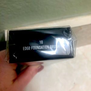 Kat von d lock it foundation brush brand new !
